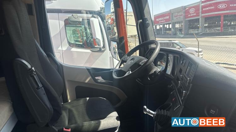 راس تريلا مرسيدس بنز 2015