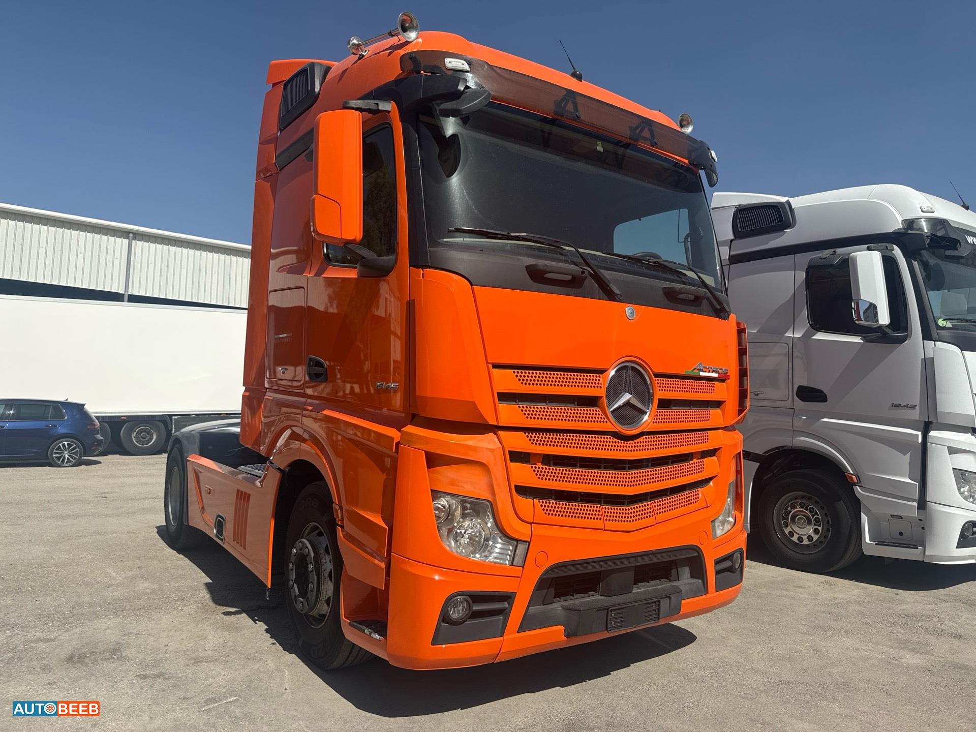 راس تريلا مرسيدس بنز 2015