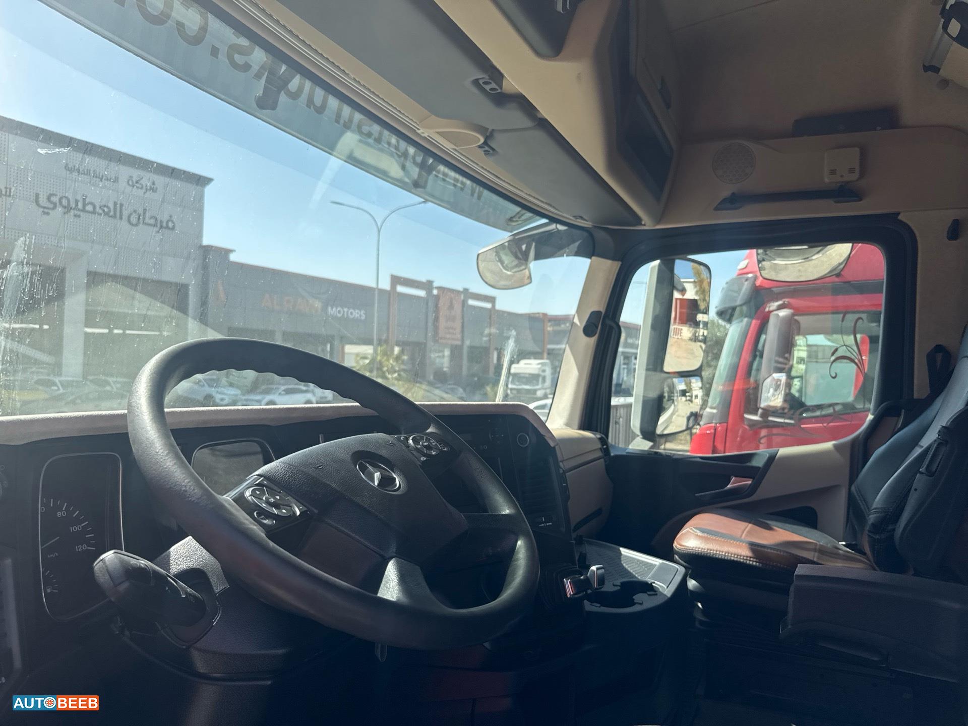 Tractor Unit Mercedes Benz 2015