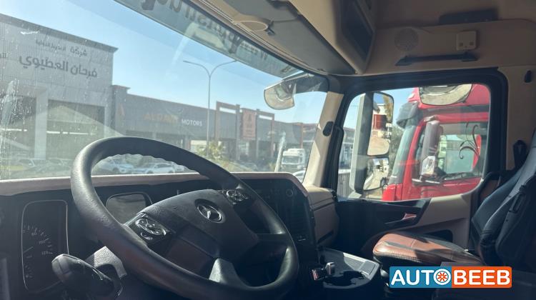 Tractor Unit Mercedes Benz 2015