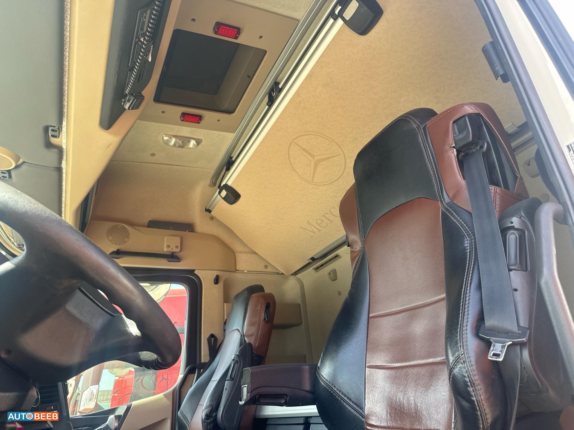 Tractor Unit Mercedes Benz 2015