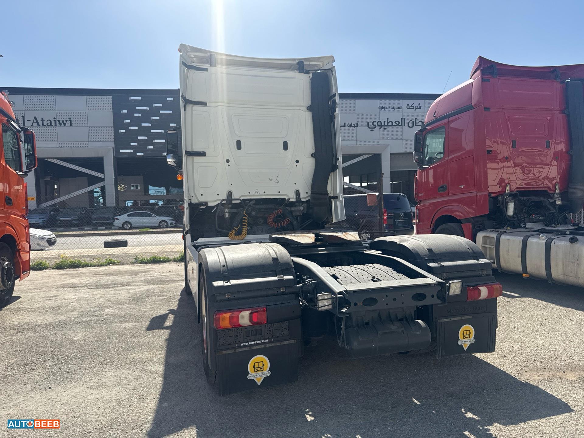 Tractor Unit Mercedes Benz 2015