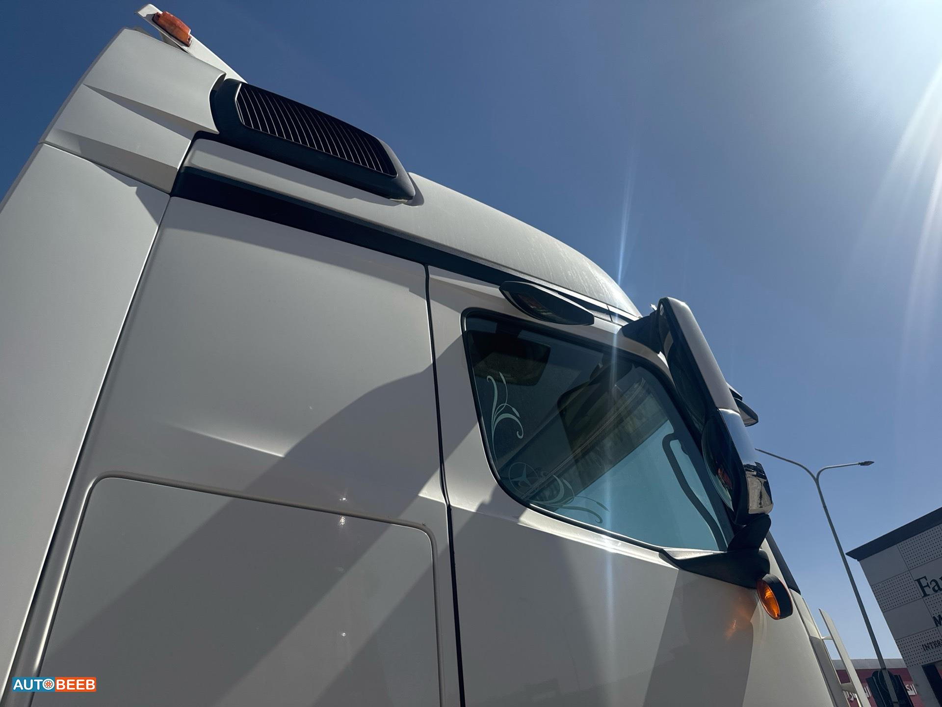 Tractor Unit Mercedes Benz 2015