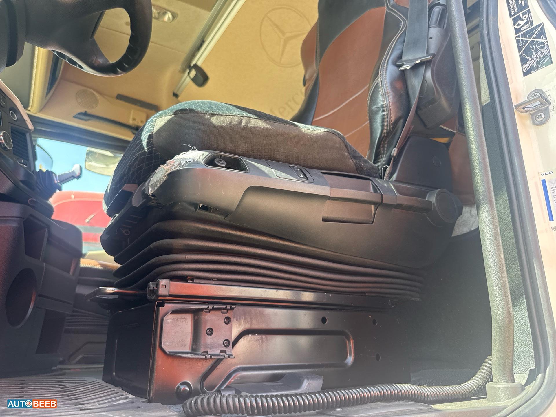 Tractor Unit Mercedes Benz 2015