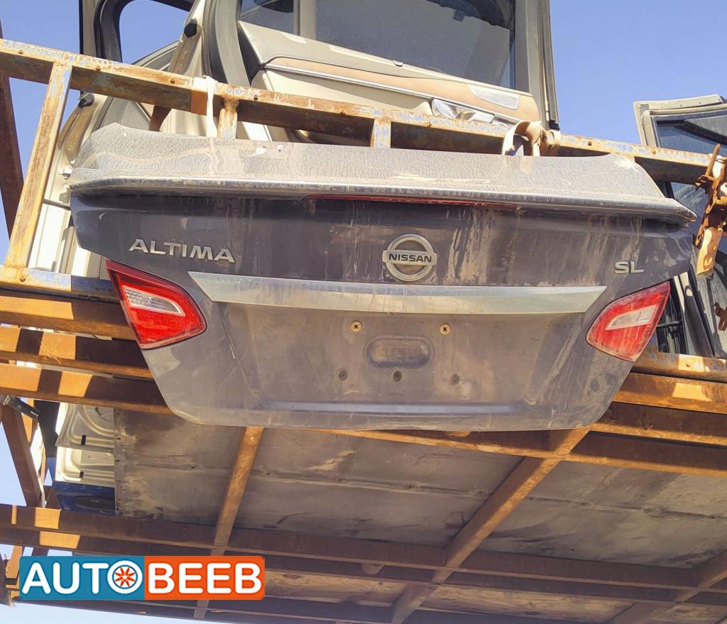 Body  Trunk Nissan Altima