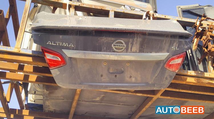 غطاء خلفي نيسان التيما 2024