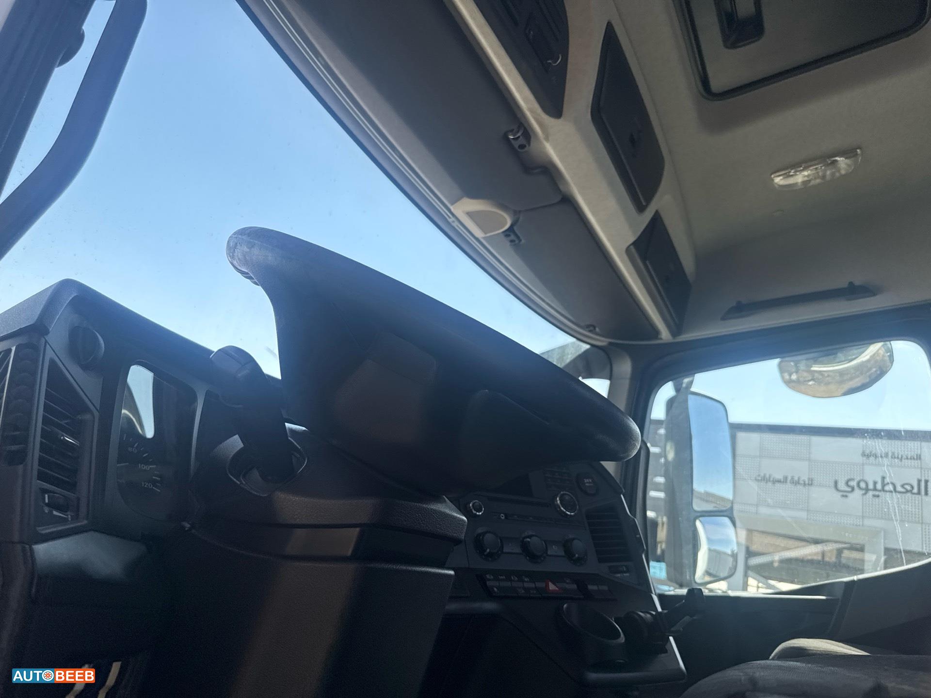 راس تريلا مرسيدس بنز 2017