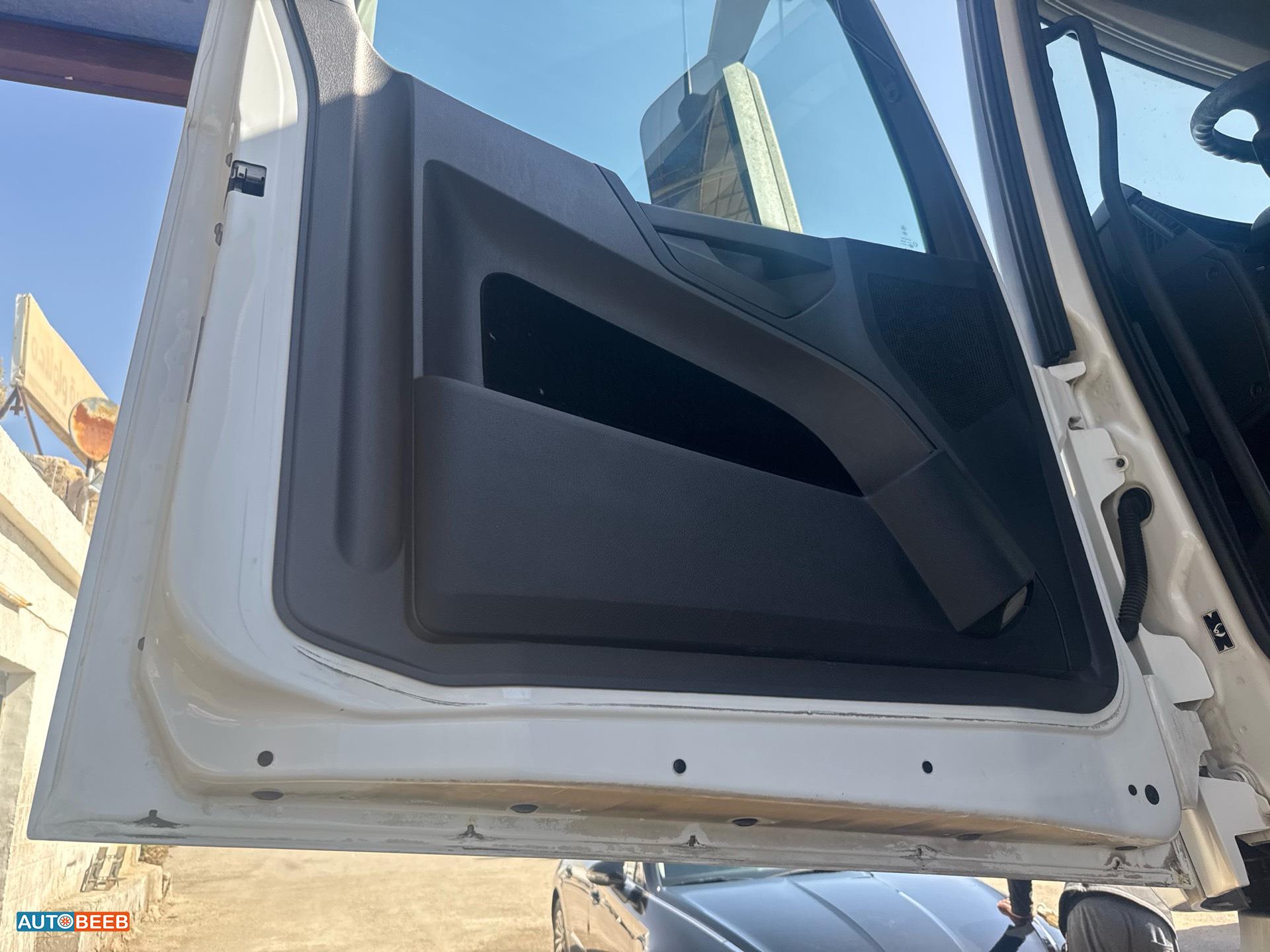 راس تريلا مرسيدس بنز 2017