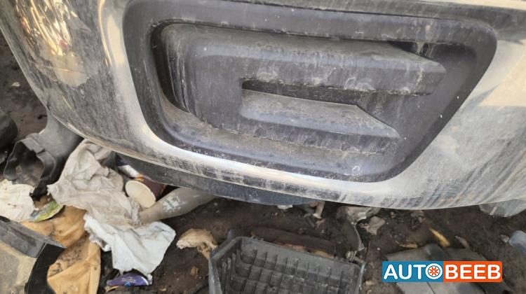 تسكيرة طمبون امامي نيسان تايتن 2023 2024