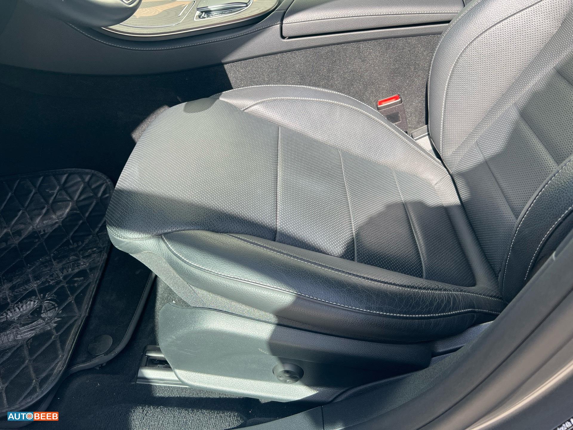 مرسيدس بنز E300 2021