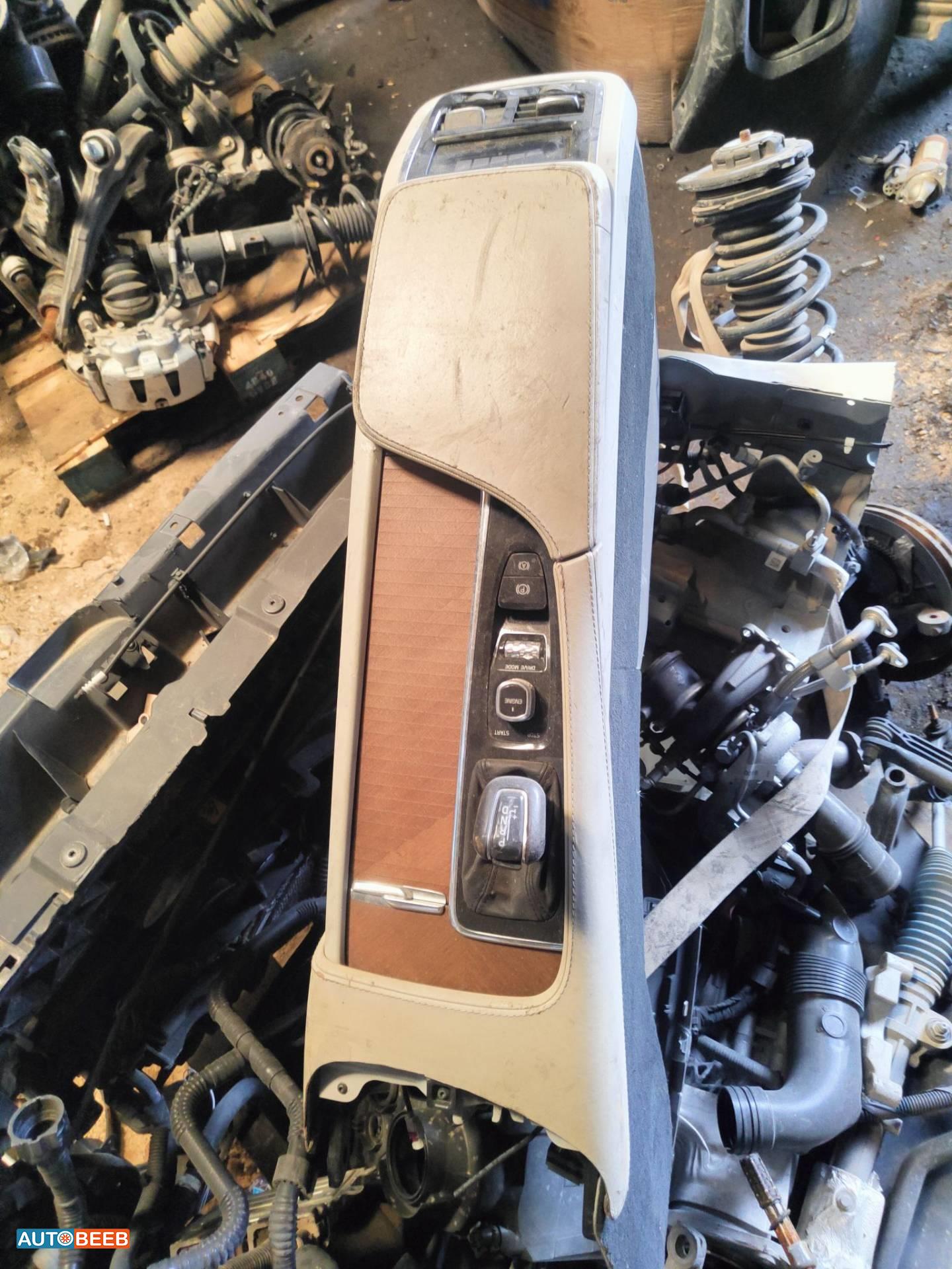 جحش وسط فولفو S80 2022 2023