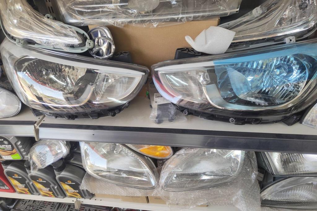 ضوء امامي يمين شمال هيونداي اكسنت 2014 2015