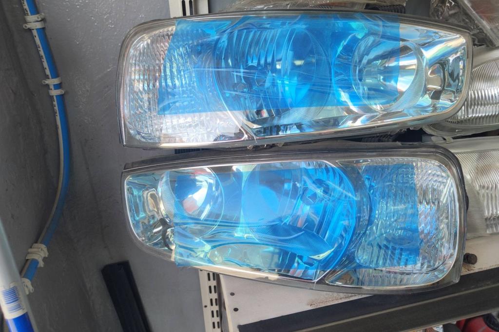 ضوء امامي يمين شمال هيونداي افانتي xd 2001 2002