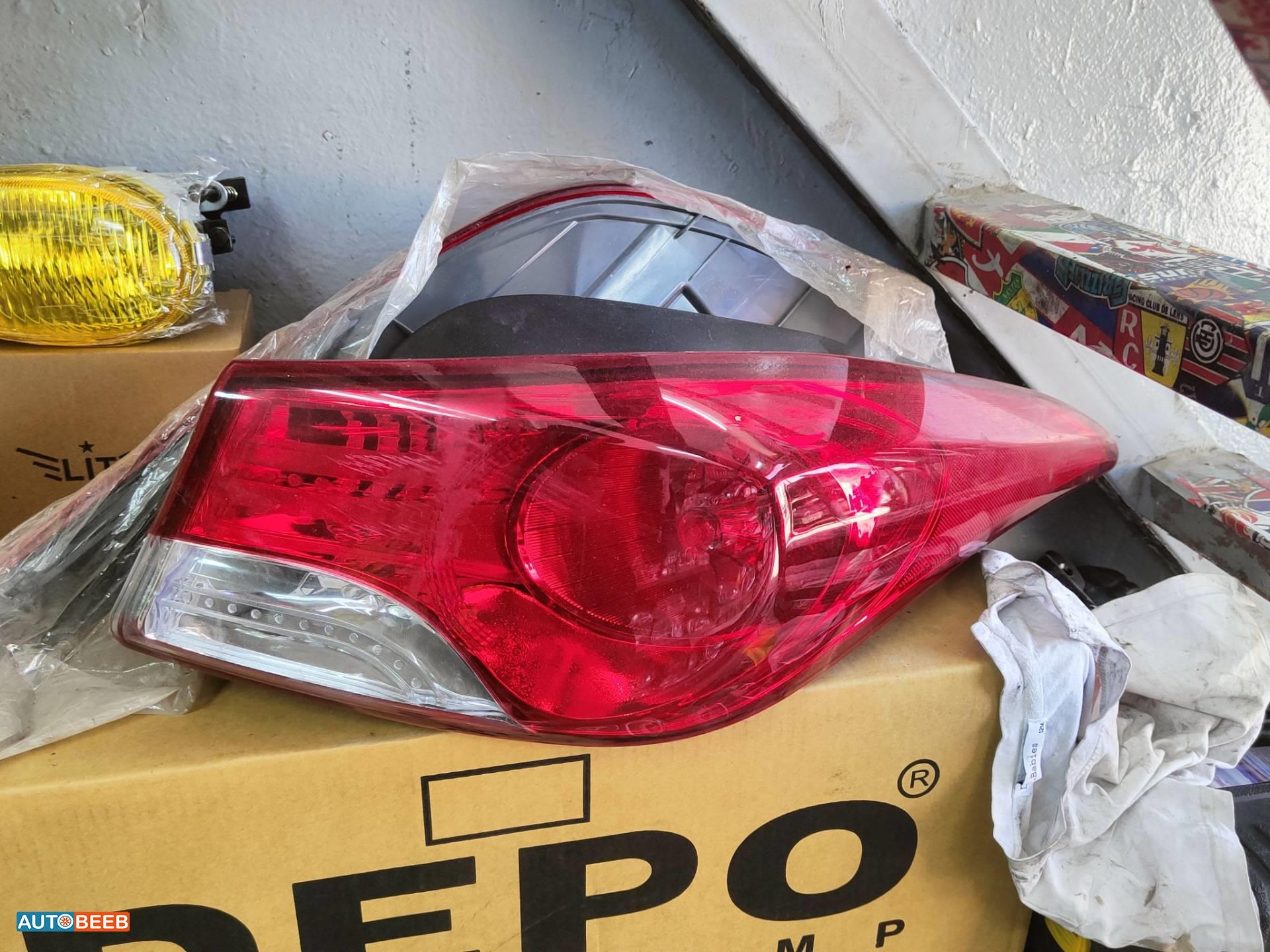 ضوء خلفي يمين شمال هيونداي افانتي md 2014 2015