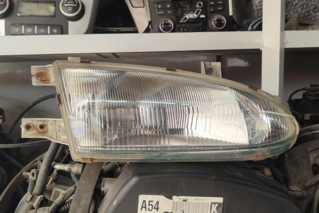 ضوء امامي يمين شمال هيونداي اكسنت 1994 1995 1996 