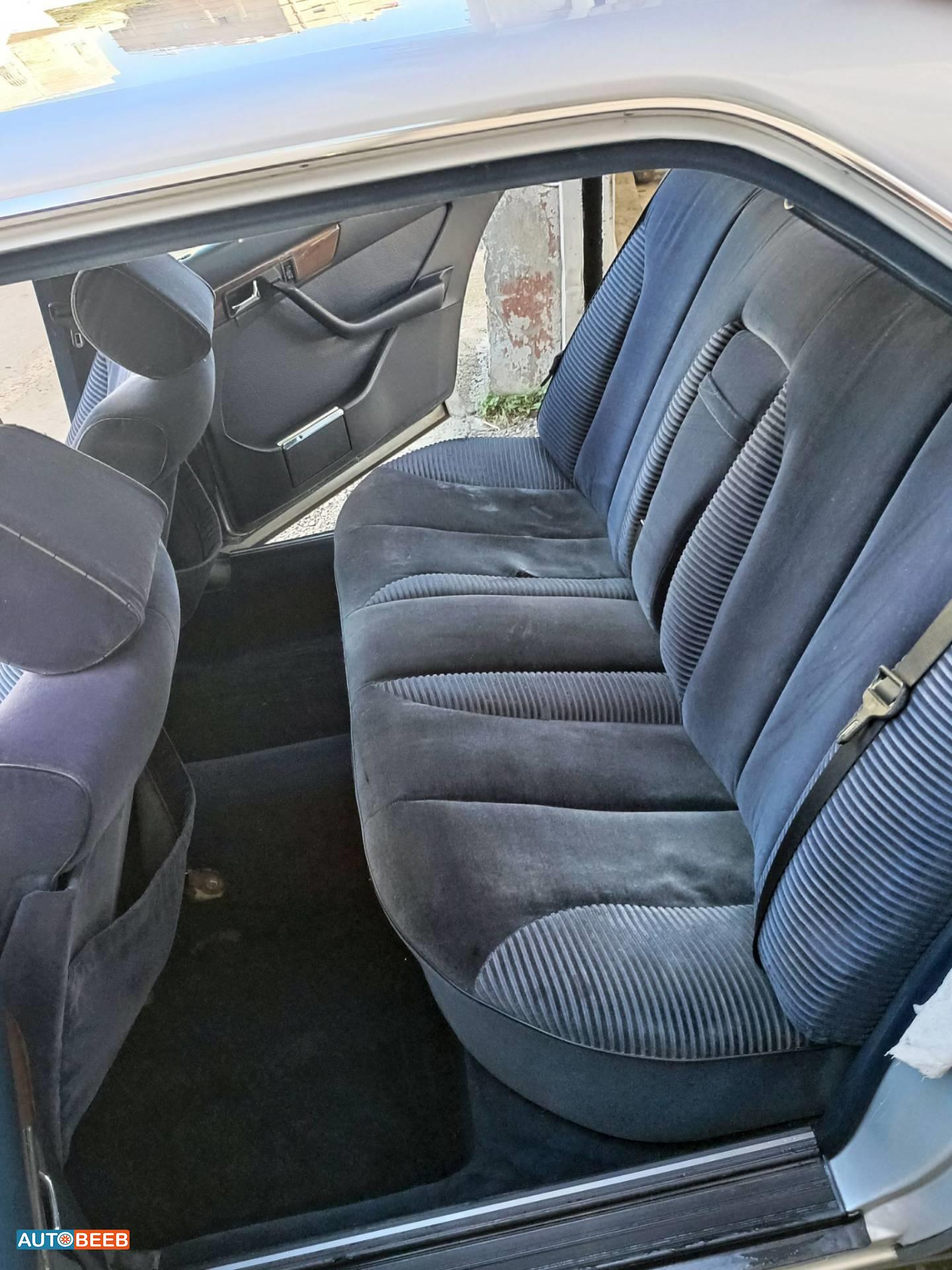 Mercedes Benz 300 1986