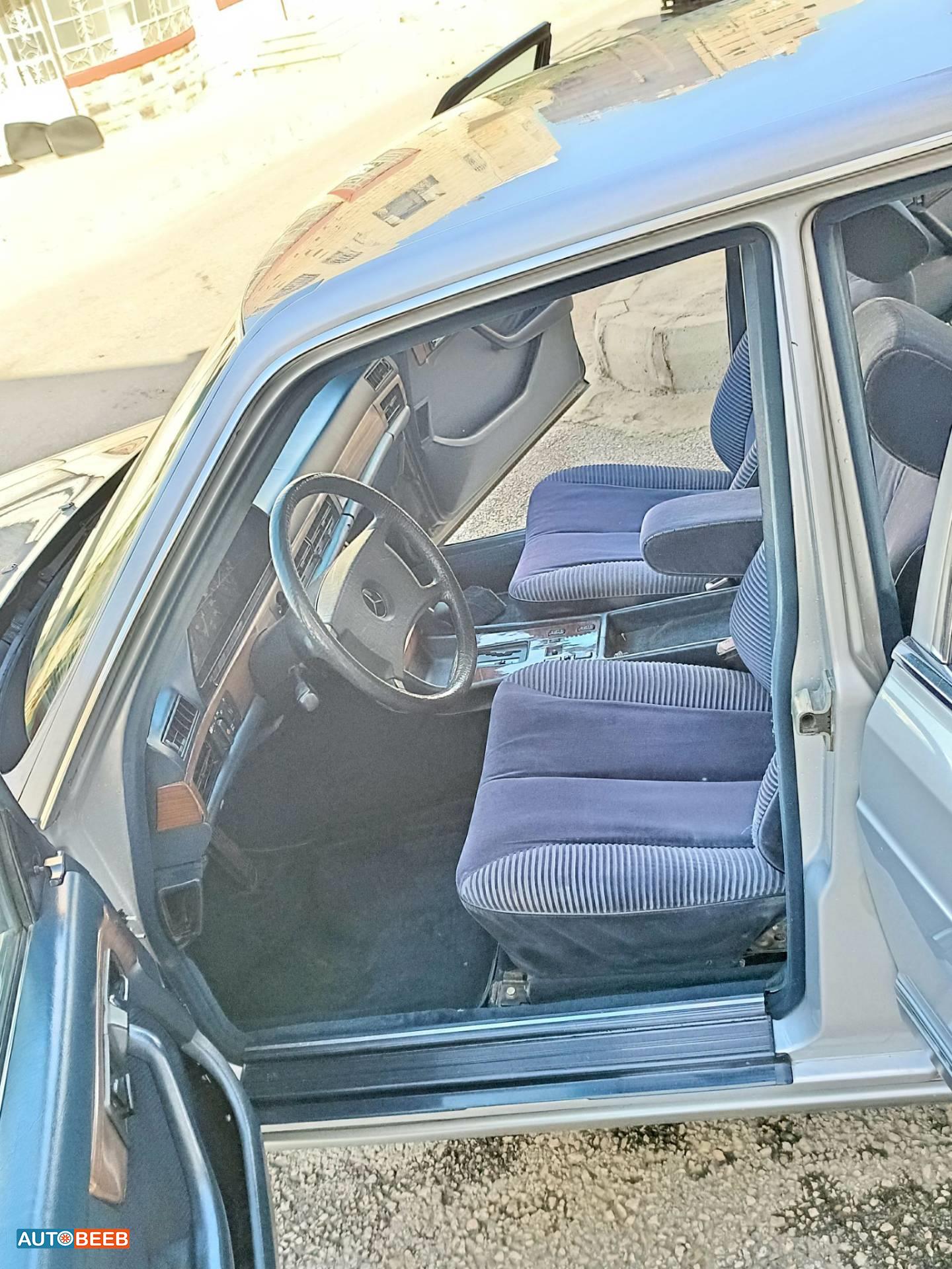 Mercedes Benz 300 1986