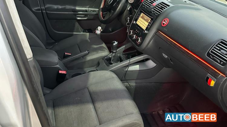 فولكس فاجن جولف 2005