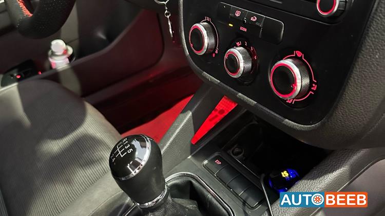 فولكس فاجن جولف 2005