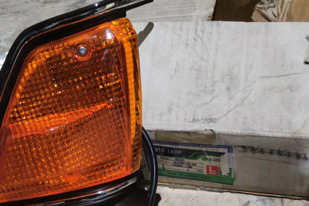 غماز أمامي يمين شمال جي ام سي يوكن 1982 1983