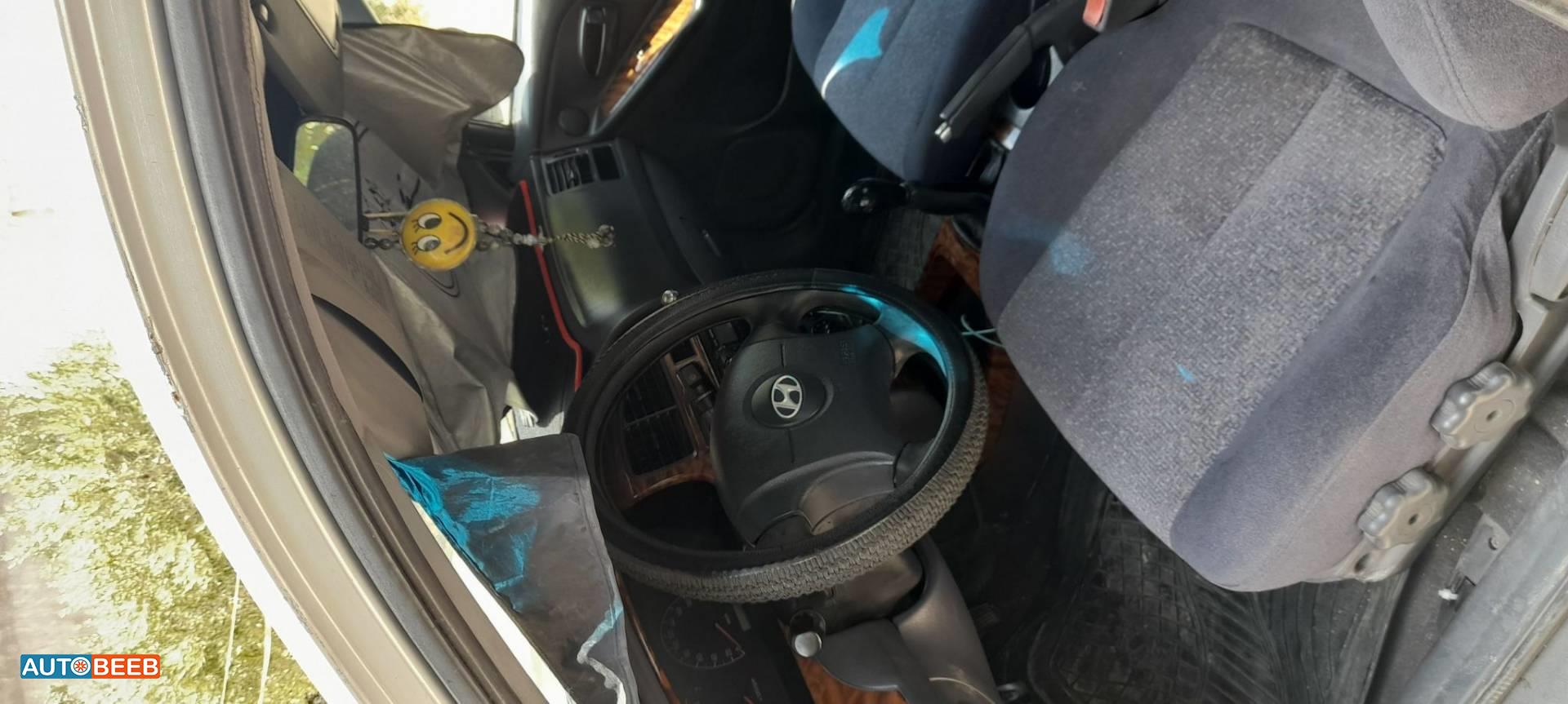 هيونداي النترا 2000