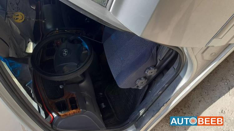 هيونداي النترا 2000