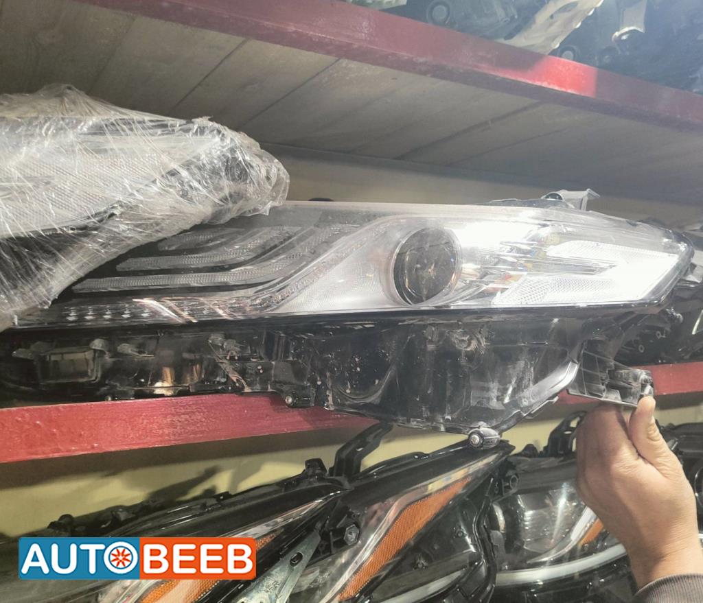 ضوء امامي يمين شمال تويوتا كامري 2019 2020