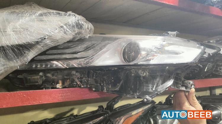 ضوء امامي يمين شمال تويوتا كامري 2019 2020