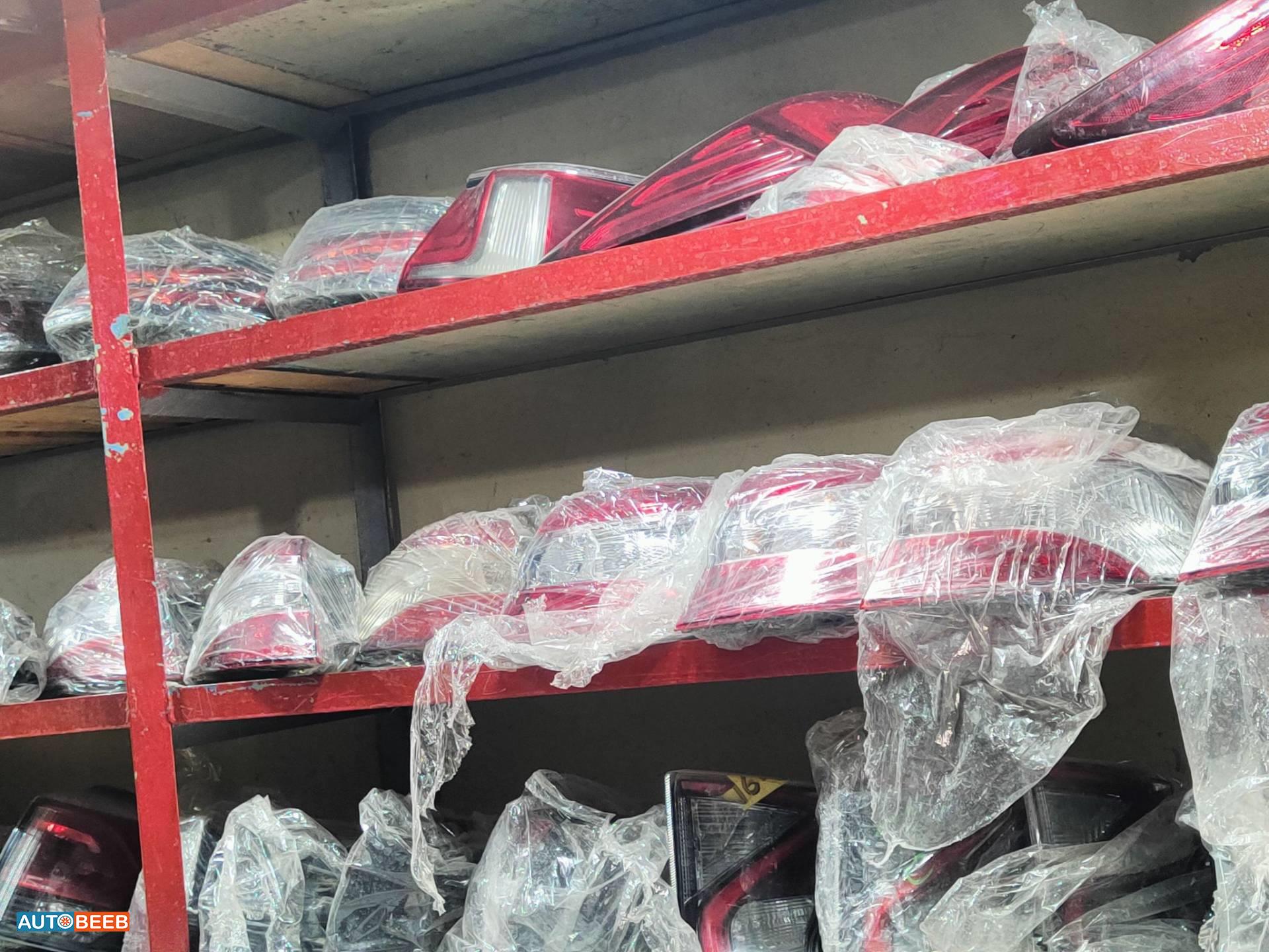 ضوء خلفي يمين شمال تويوتا كامري 2018 2019 2020