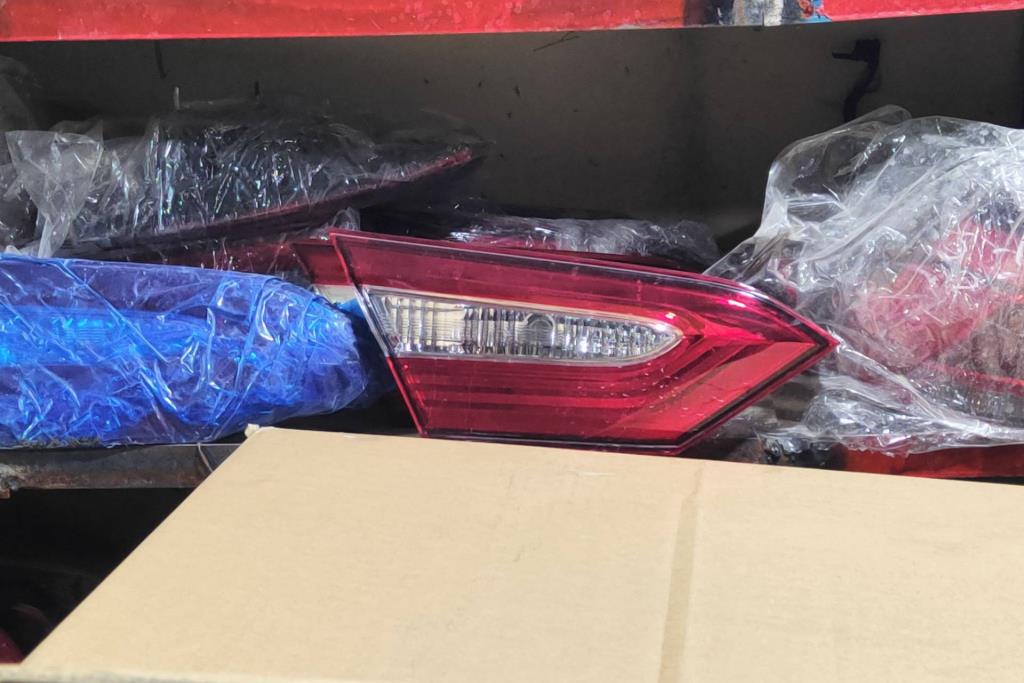 عاكسة غطاء خلفي تويوتا كامري 2018 2019 2020