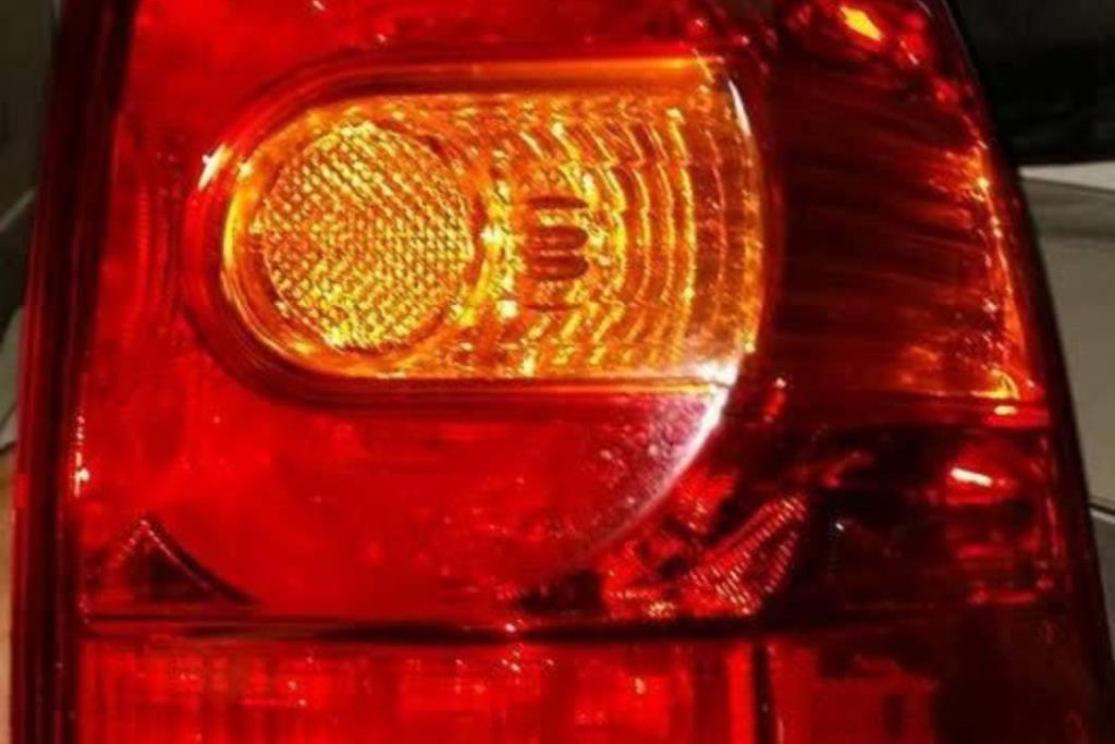 ضوء خلفي يمين شمال تويوتا لاندكروزر 2014 2015