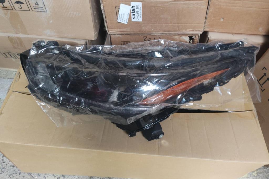 ضوء امامي يمين شمال تويوتا هايلندر 2020 2021