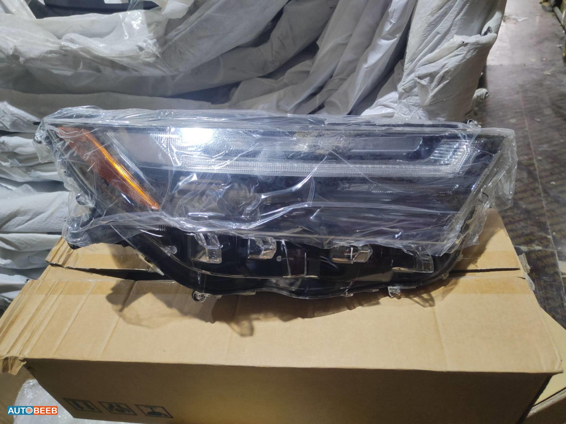 ضوء امامي يمين شمال تويوتا راف فور 2024