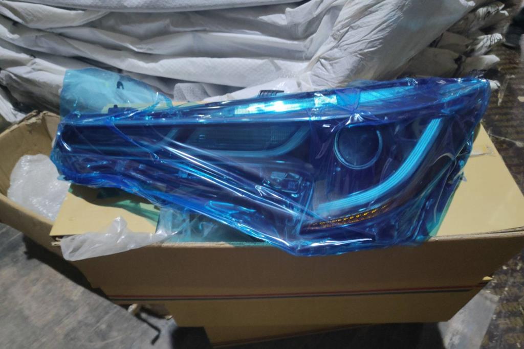 ضوء امامي يمين شمال تلات ليد تويوتا كورولا 2020 2021 2022