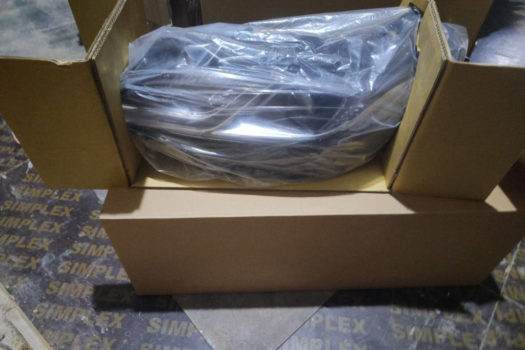 ضوء امامي يمين شمال تويوتا كامري 2018 2019