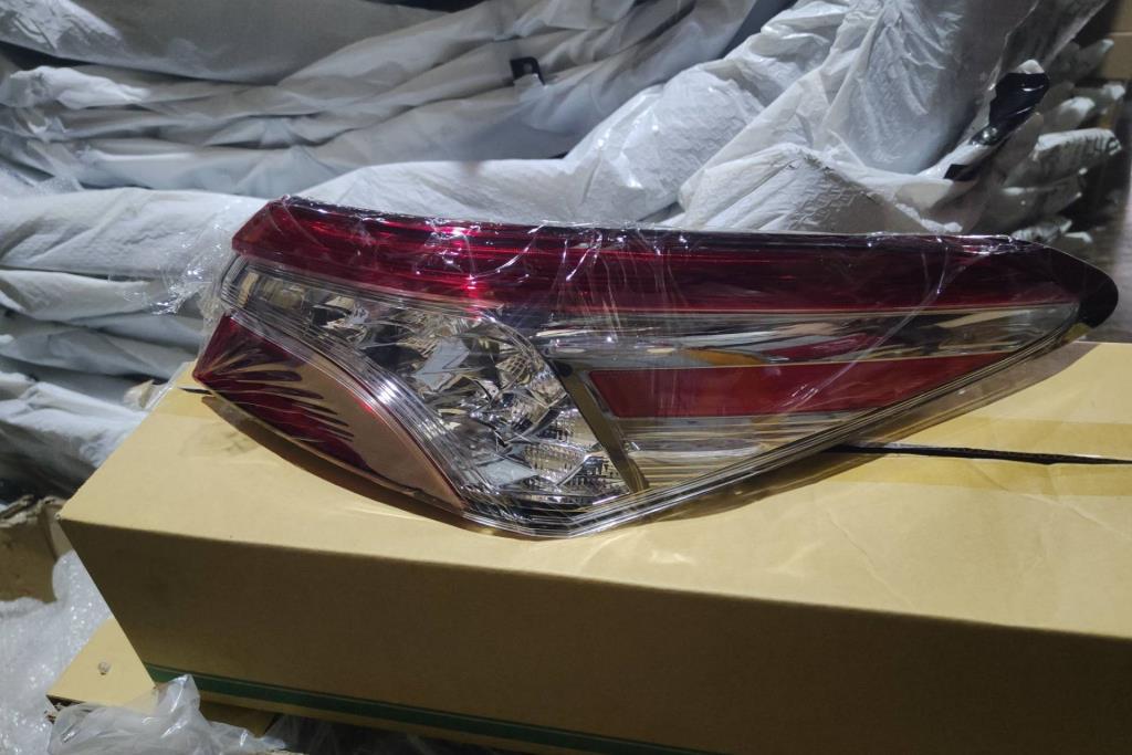 ضوء خلفي يمين شمال ليد تويوتا كامري 2003 2004