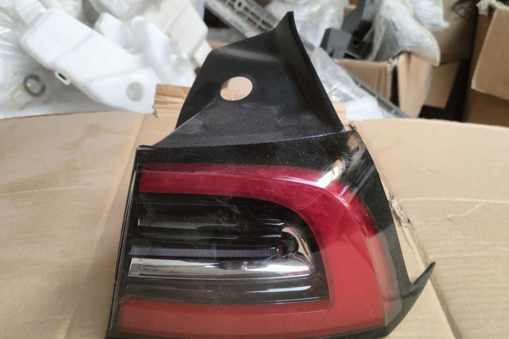 ضوء خلفي يمين شمال تيسلا 3 2019 2020