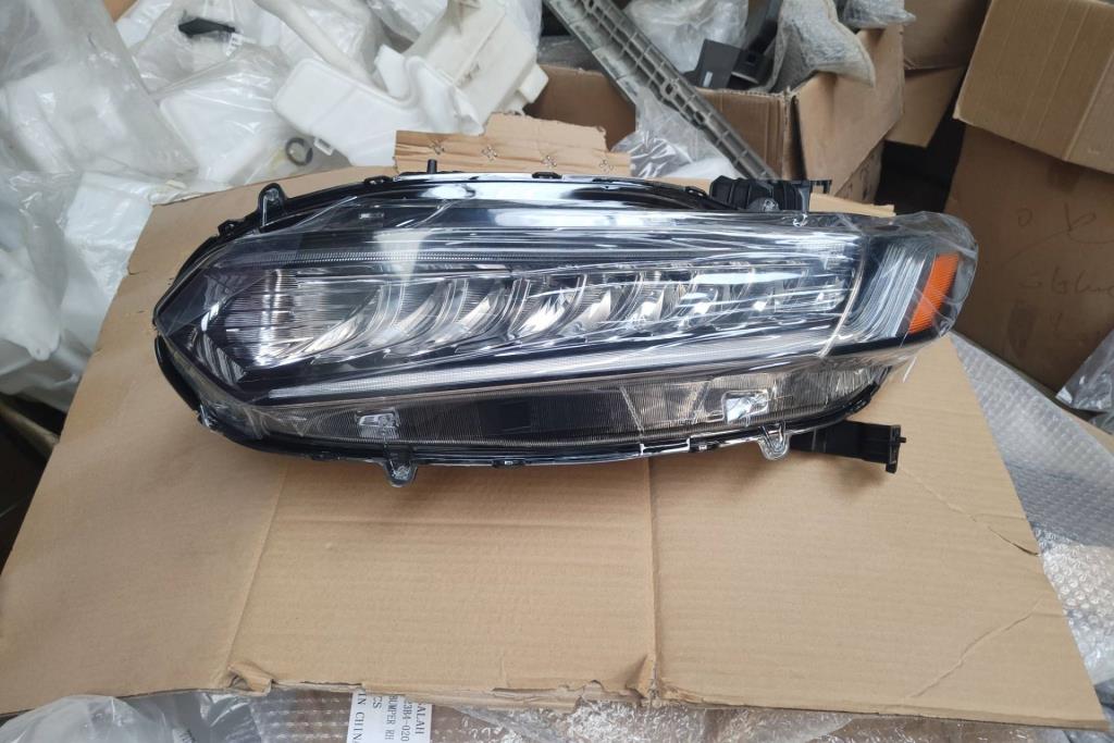 ضوء امامي يمين شمال تويوتا كورولا 2024 2025