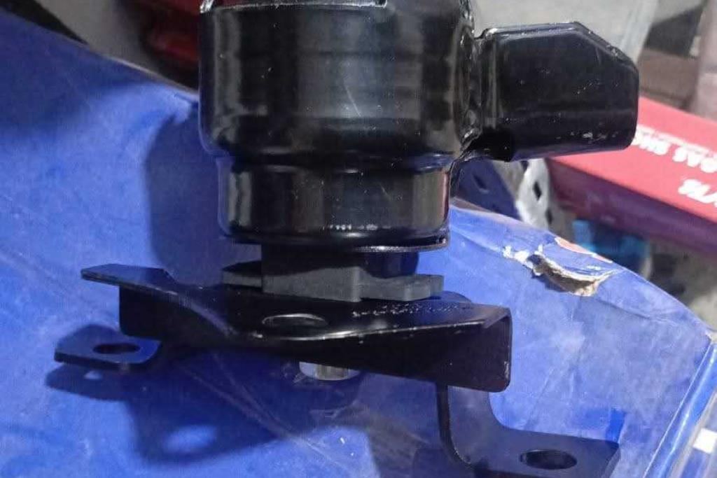 قاعدة محرك يمين فورد فيوجن 2013 2014 2014 2020 2022