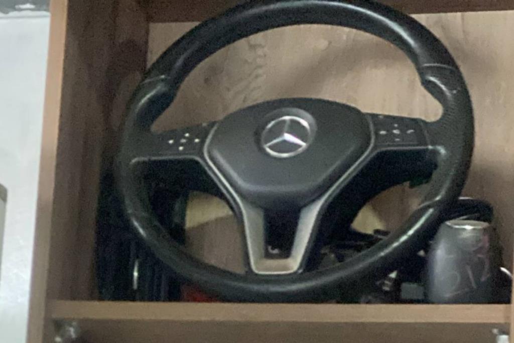 Cabin  Steering Wheel Mercedes Benz E200