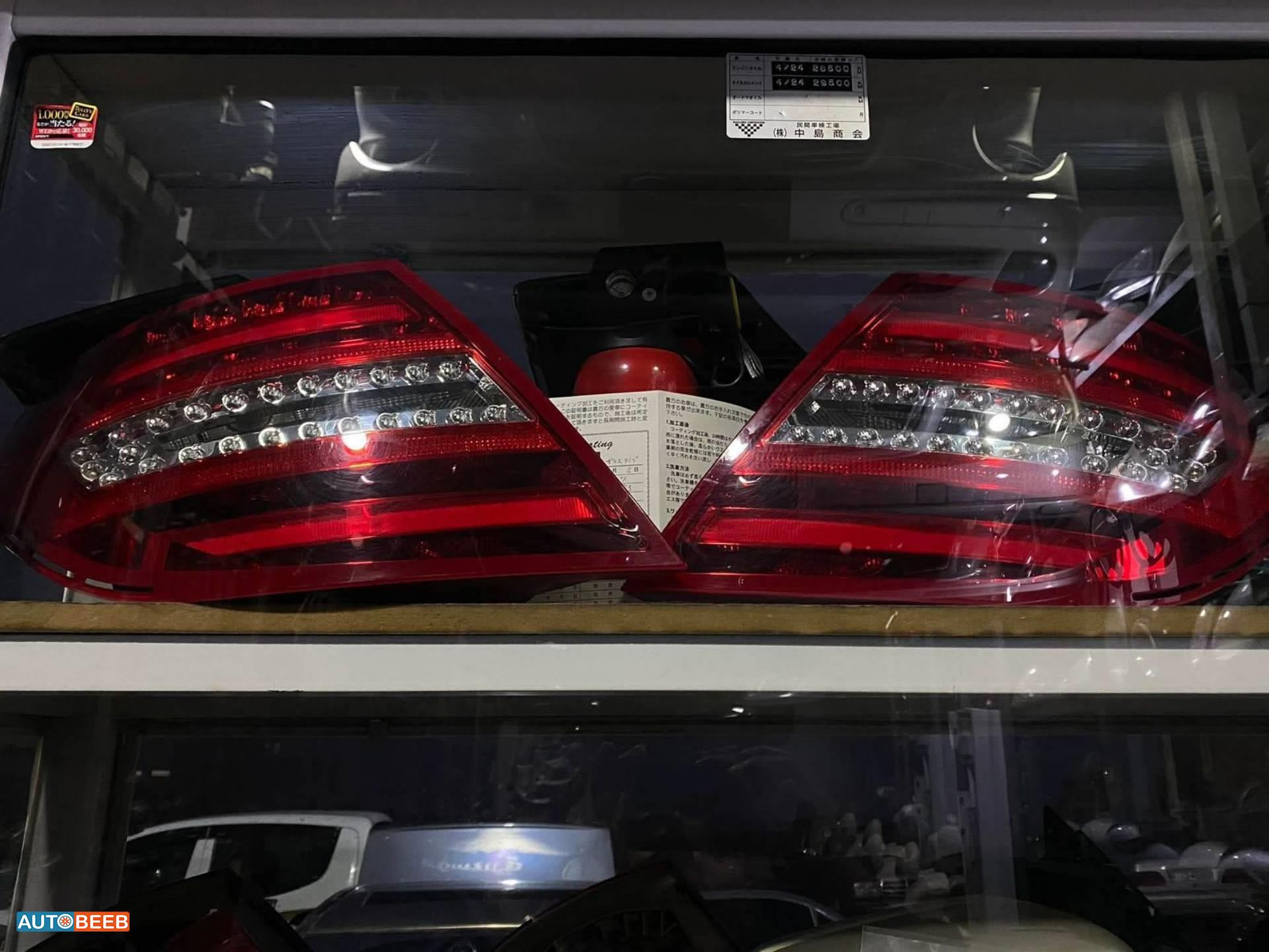 ضوء خلفي يمين شمال مرسيدس c200 2014