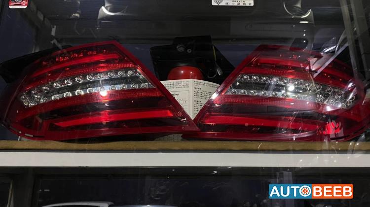 ضوء خلفي يمين شمال مرسيدس c200 2014