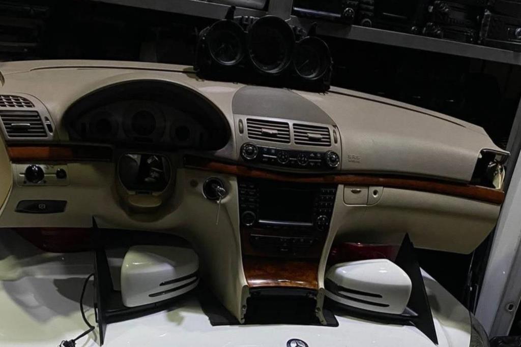 Cabin  Dashboard Mercedes Benz E200