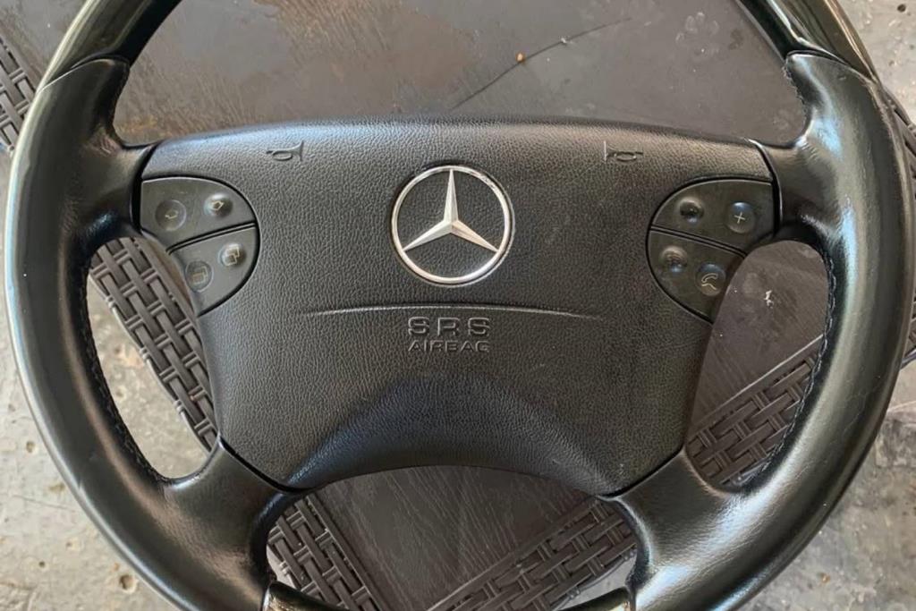 Cabin  Steering Wheel Mercedes Benz E200