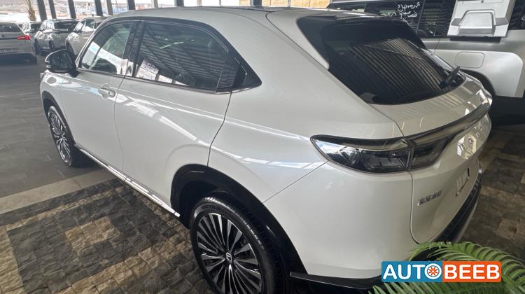 هوندا e:NS1 2023