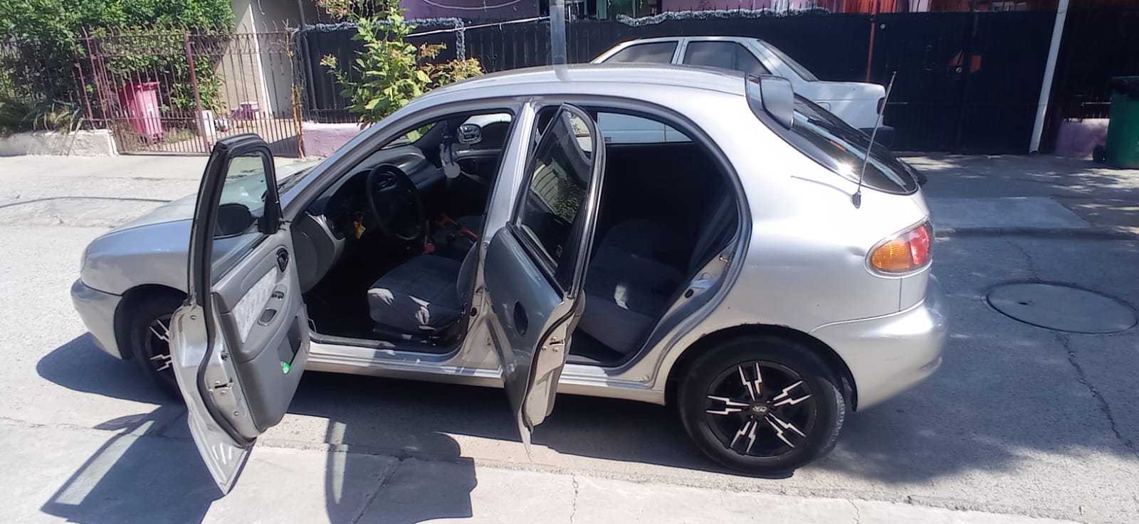 دايو لانوس 2002