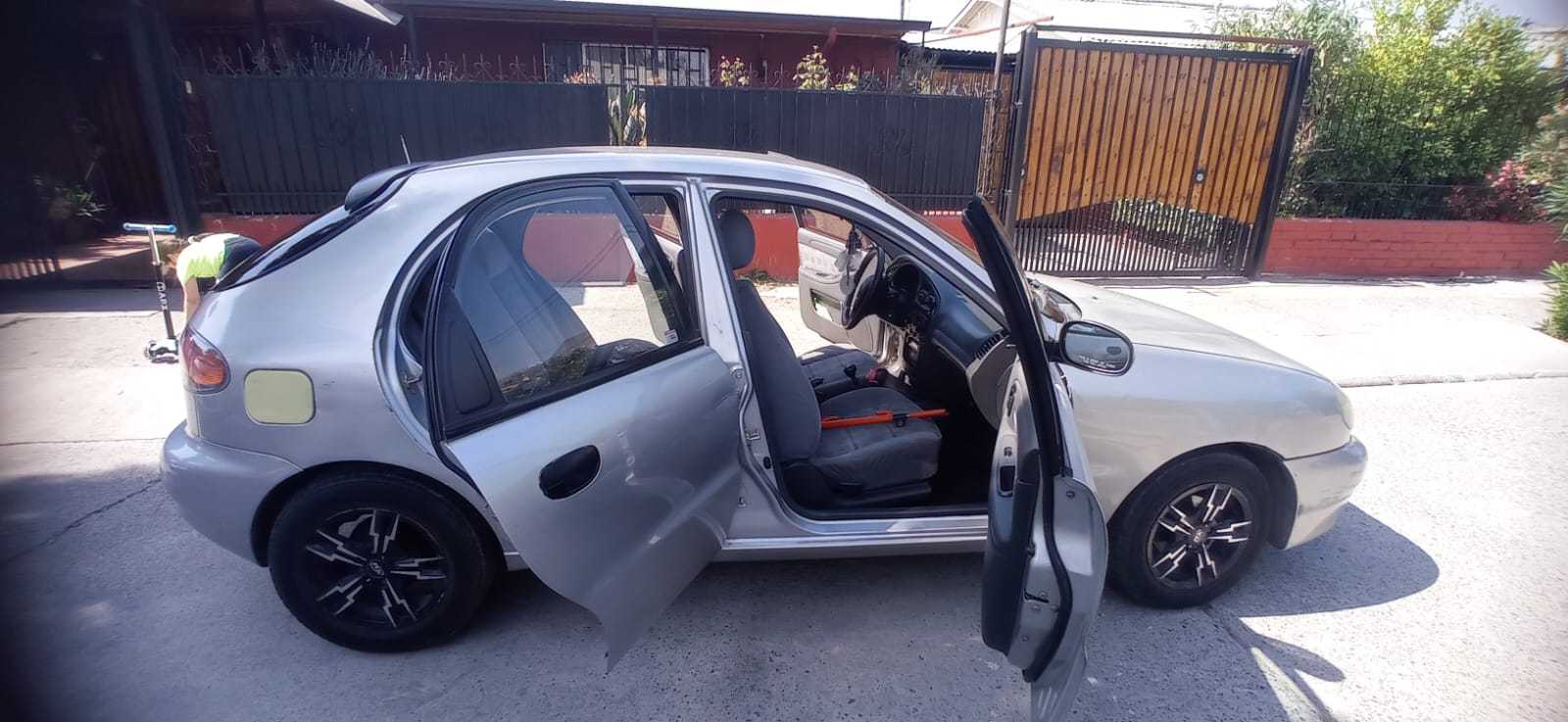 دايو لانوس 2002