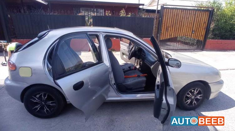 دايو لانوس 2002