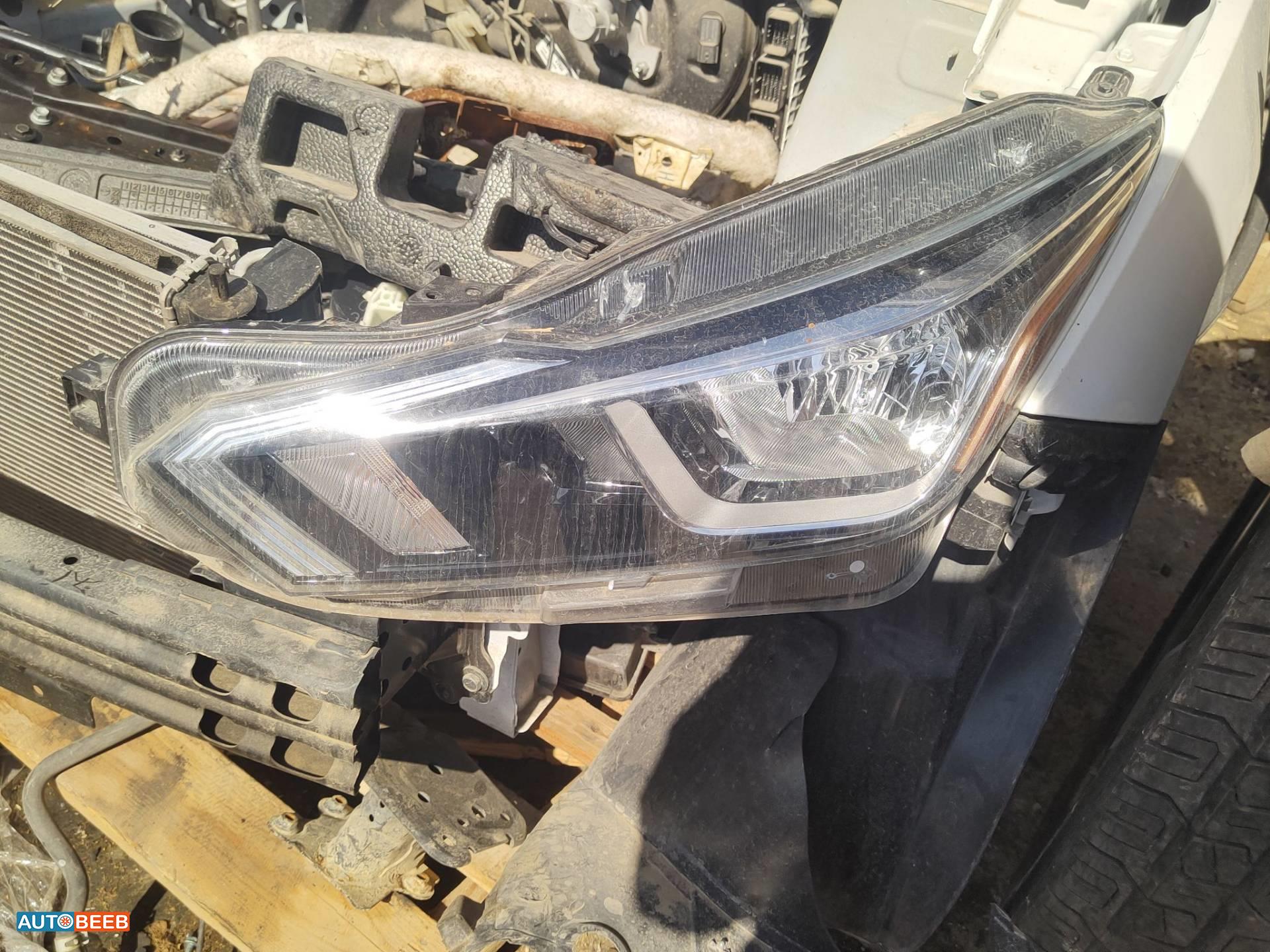 ضوء امامي شمال نيسان فيرسا 2023 2024