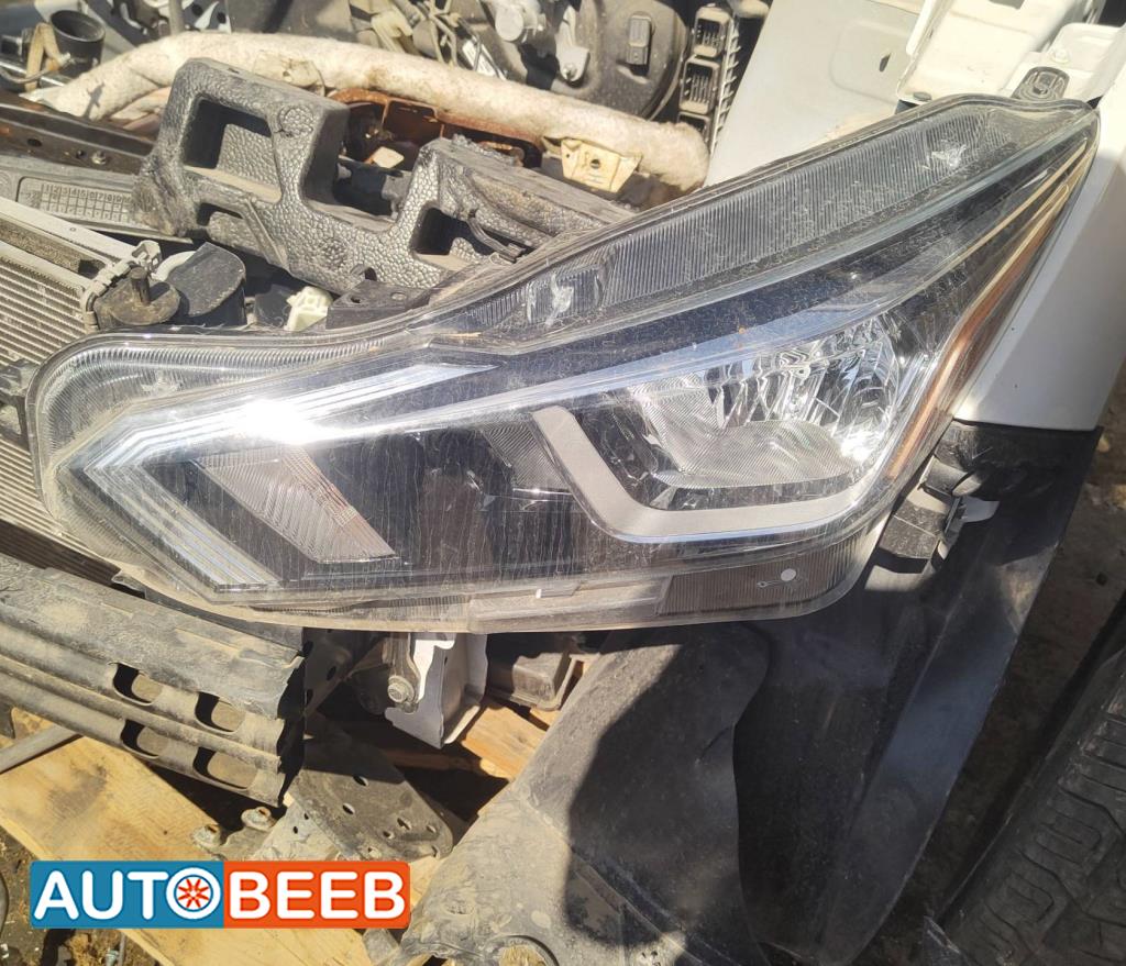 ضوء امامي شمال نيسان فيرسا 2023 2024